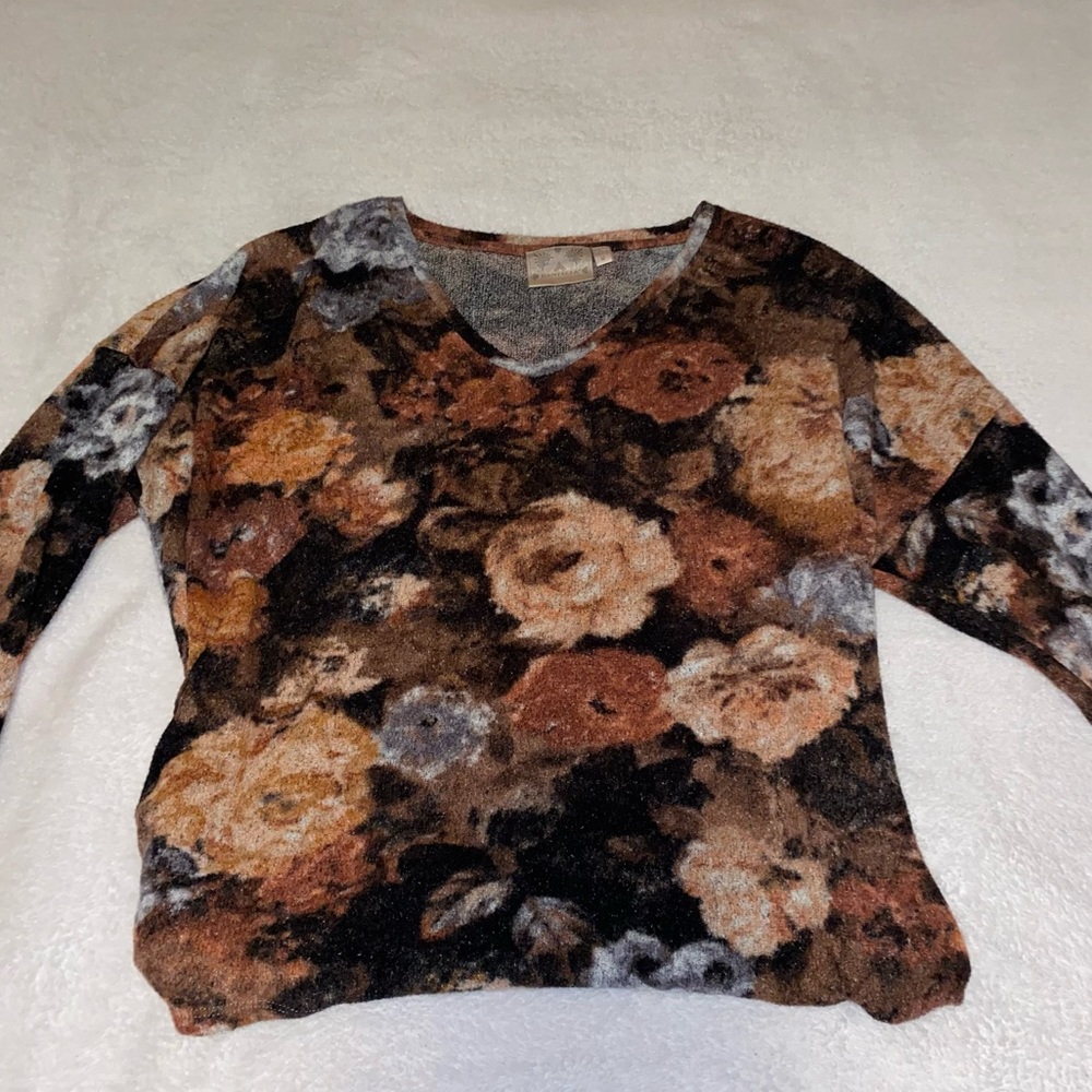 Soft floral long sleeve shirt